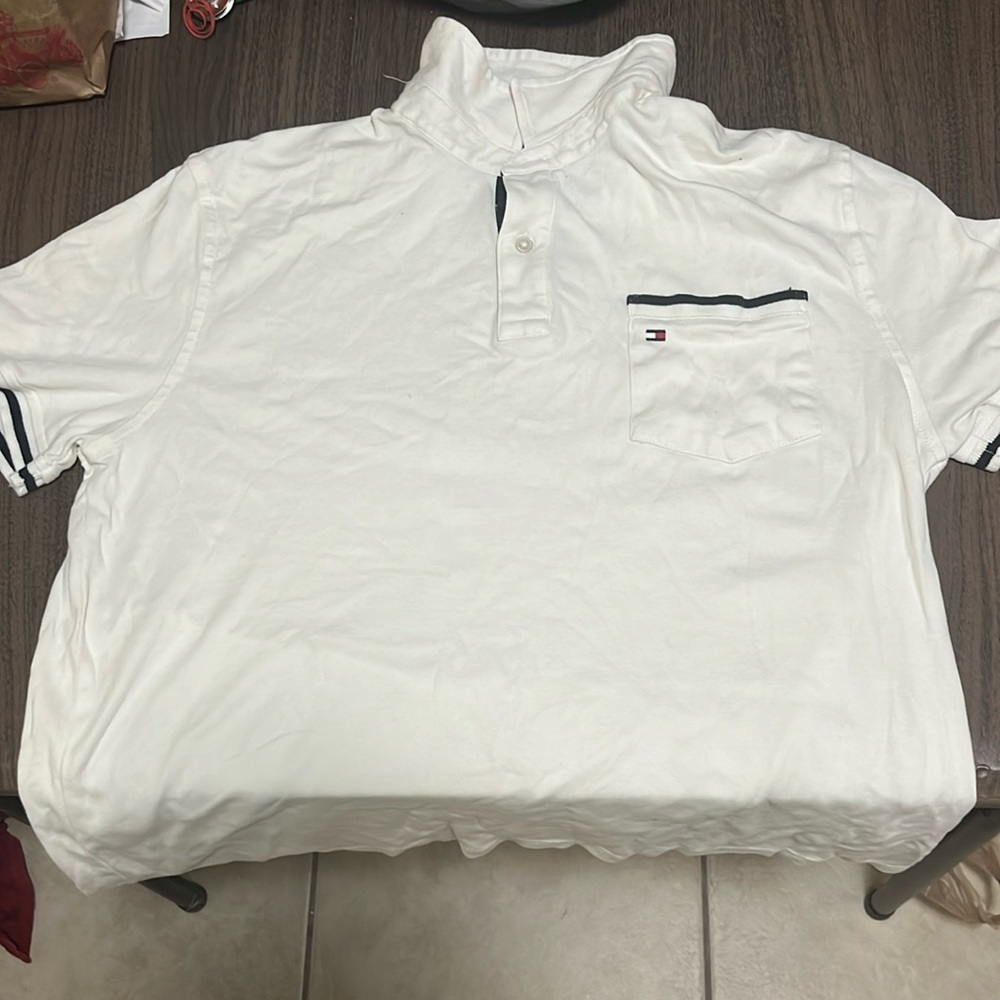 Tommy Hilfiger Collared shirt in great condition I will wash before I ship it